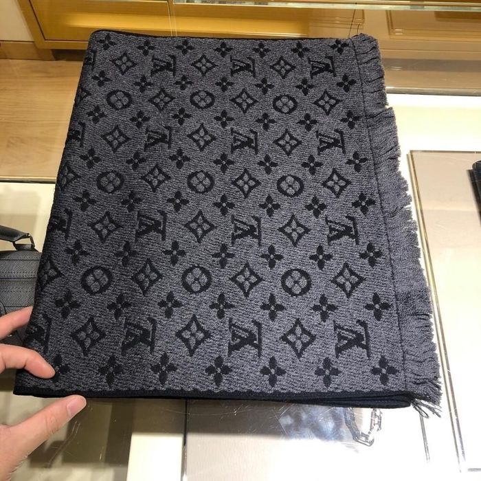 Louis Vuitton Scarf LV00030